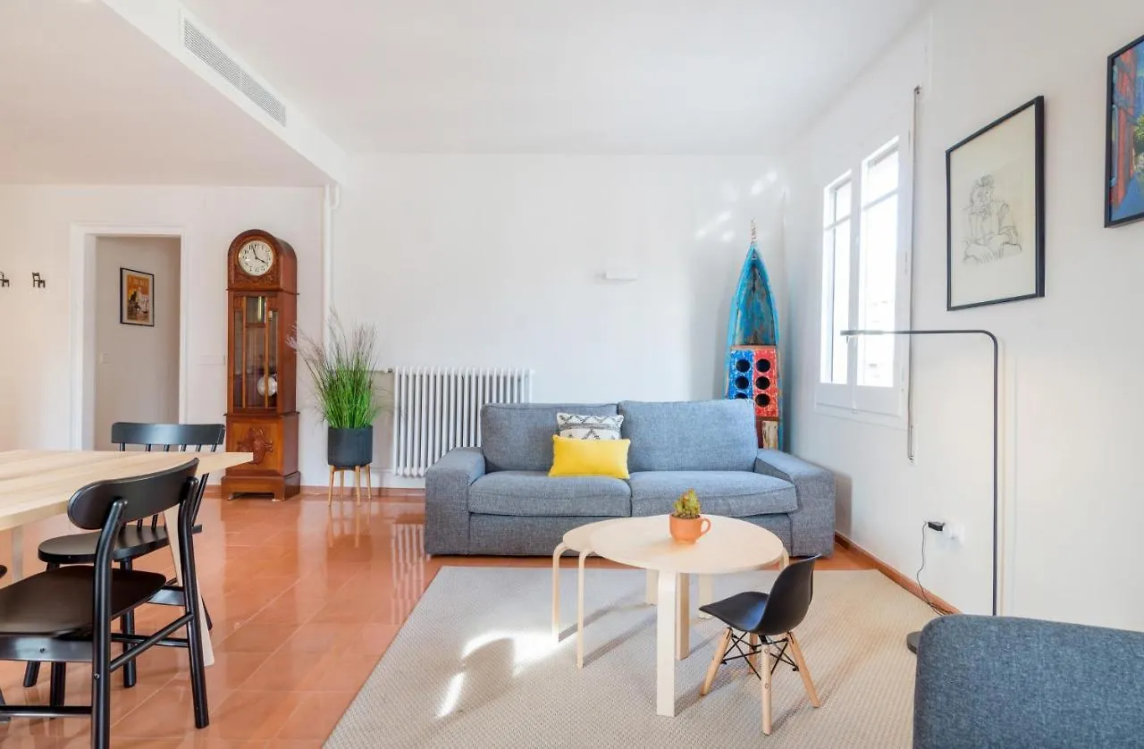 New Top Floor Apt With A Lot Of Light & Aircon Gerona