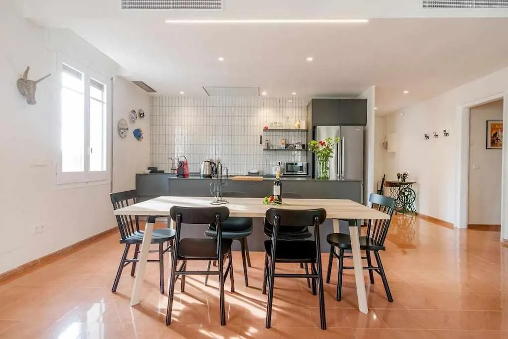 New Top Floor Apt With A Lot Of Light & Aircon Gerona 0*,  España