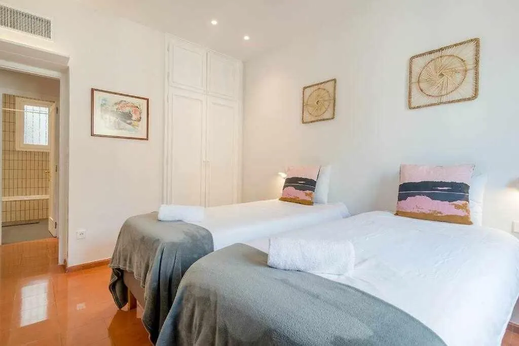 New Top Floor Apt With A Lot Of Light & Aircon Gerona España