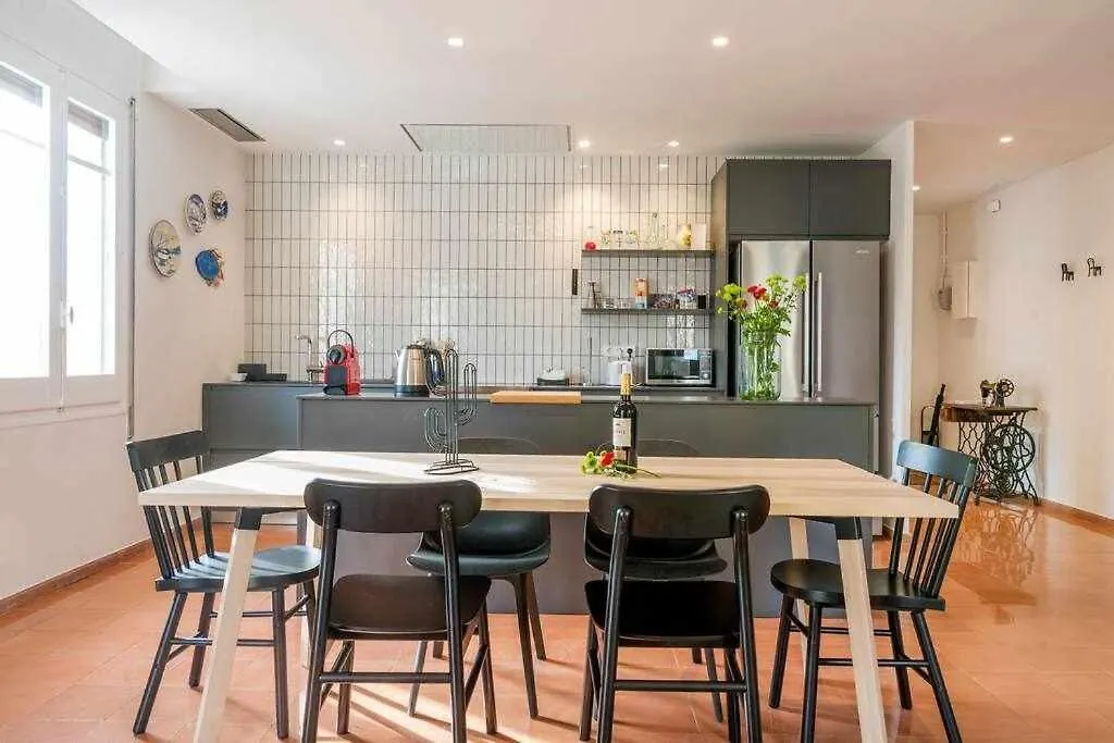 New Top Floor Apt With A Lot Of Light & Aircon Girona Apartment