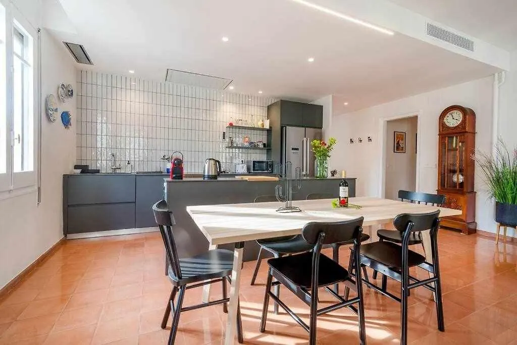 New Top Floor Apt With A Lot Of Light & Aircon Gerona 0*,  España