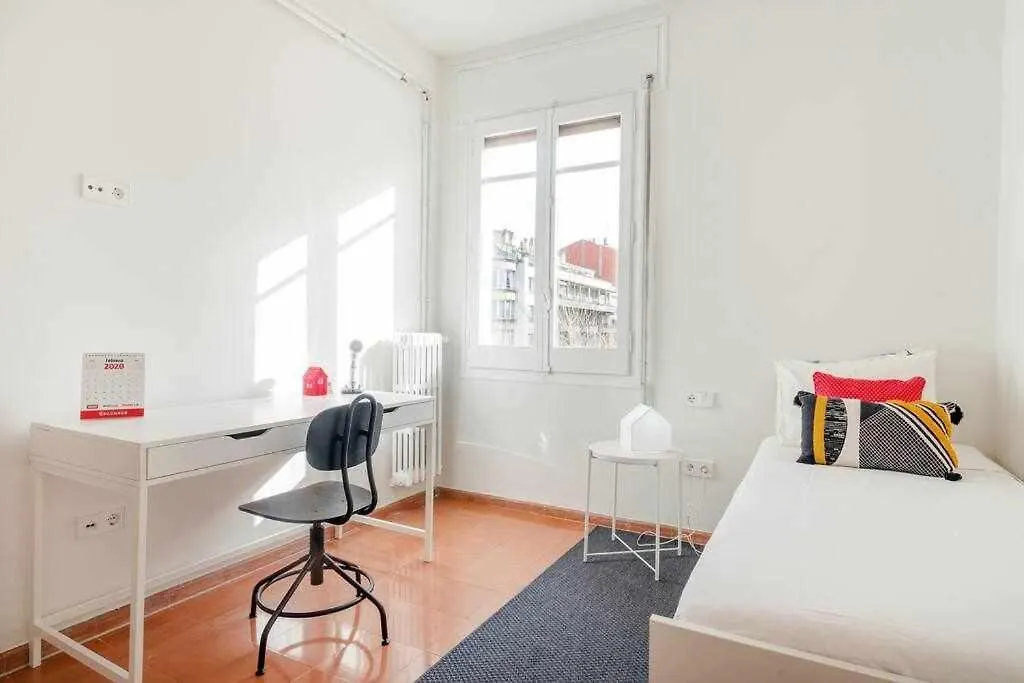 New Top Floor Apt With A Lot Of Light & Aircon Girona Apartment